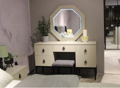 Practical Modern and new Bedroom Dressing table with Mirror and Stool